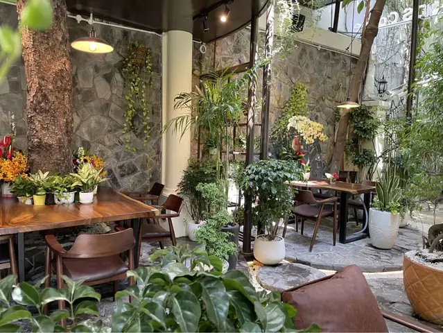 Phong Cách Tropical Garden