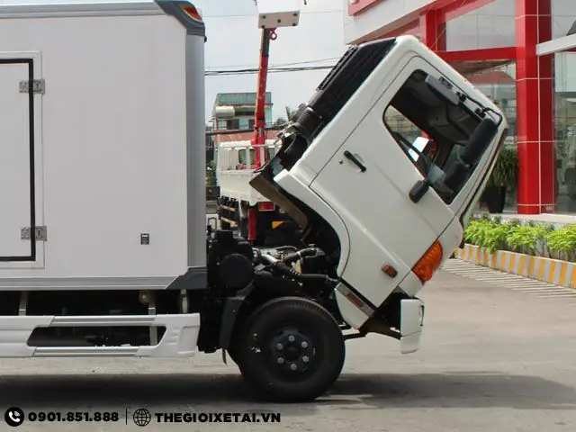 Ngoại Thất Xe Tải Hino 4.8 Tấn Thùng Chở Gia Cầm - Fc9jlsw