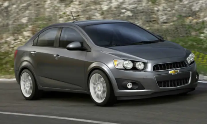 Đánh Giá Ngoại Thất Và Nội Thất Chevrolet Aveo 2018 Cũ