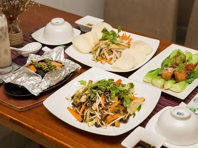 2. Nhà Hàng Chay Bà Xã