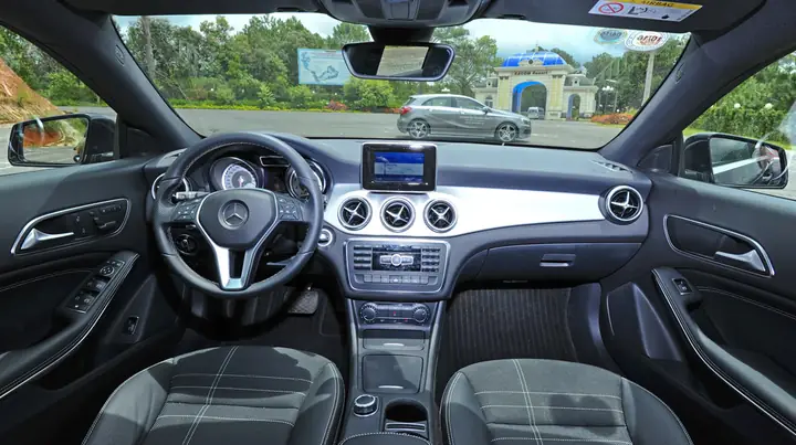 Đánh Giá Xe Mercedes-benz Cla Class 2014 Về Nội Thất
