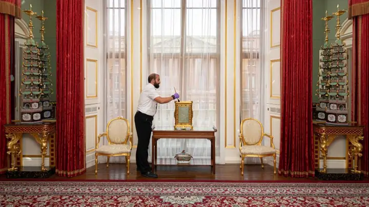 Nội Thất Phong Cách Trung Hoa Của Cung Điện Buckingham Được Tiết Lộ Sau 5 Năm Trùng Tu