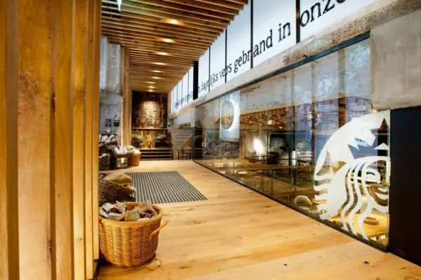 Thiết kế nội thất Concept Store của Starbucks ‘The Bank’ ở Amsterdam: Thiết kế nội thất Concept Store của Starbucks ‘The Bank’ ở Amsterdam: