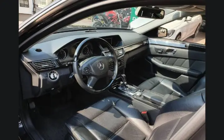 Khám Phá Nội Thất E 250 Amg: Thiết Kế Và Tiện Nghi Đẳng Cấp