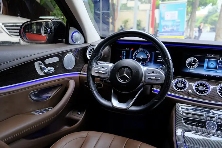 Khám Phá Nội Thất E 250 Amg: Thiết Kế Và Tiện Nghi Đẳng Cấp
