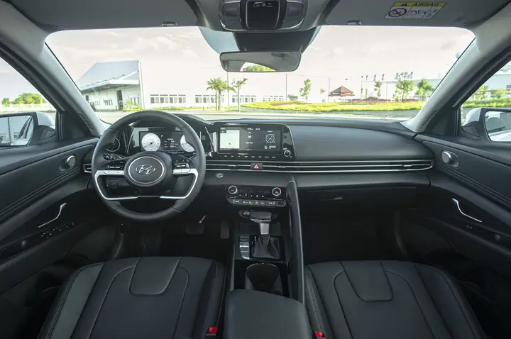 So Sánh Elantra Và Kia Cerato Về Trang Bị Nội Thất