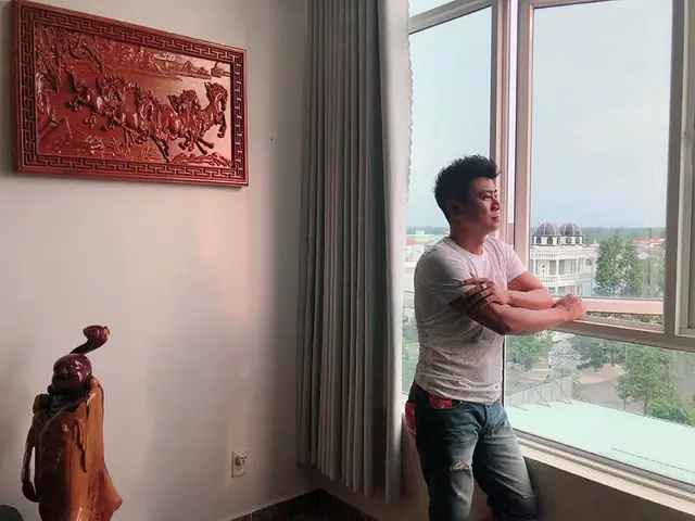Nam Ca Sĩ Nổi Đình Đám 18 Năm Trước Hiện Có Cuộc Sống Hạnh Phúc Bên Vợ Và 2 Con Tại Một Căn Hộ Ở Thành Phố Cần Thơ.