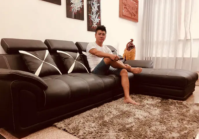 Nam Ca Sĩ Nổi Đình Đám 18 Năm Trước Hiện Có Cuộc Sống Hạnh Phúc Bên Vợ Và 2 Con Tại Một Căn Hộ Ở Thành Phố Cần Thơ.