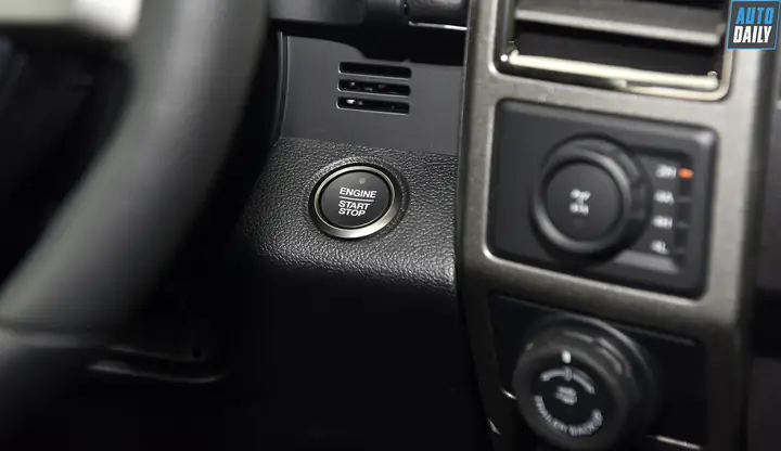 Chi Tiết Nội Thất Ford F-150 Raptor 2018 Giá Hơn 4 Tỷ Đồng