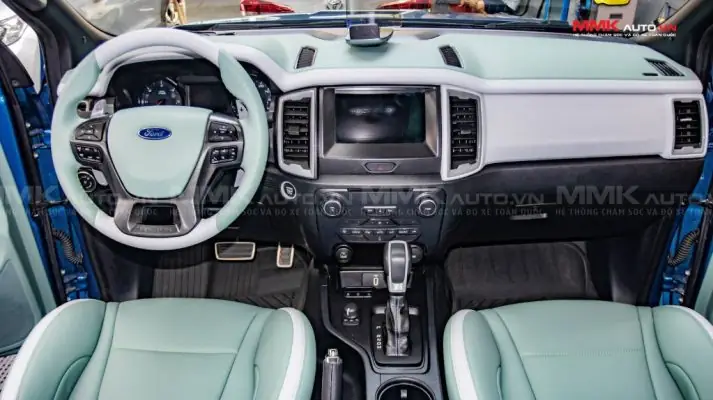 Nội Thất Ford Raptor Màu Xanh: Khám Phá Phong Cách Độc Đáo