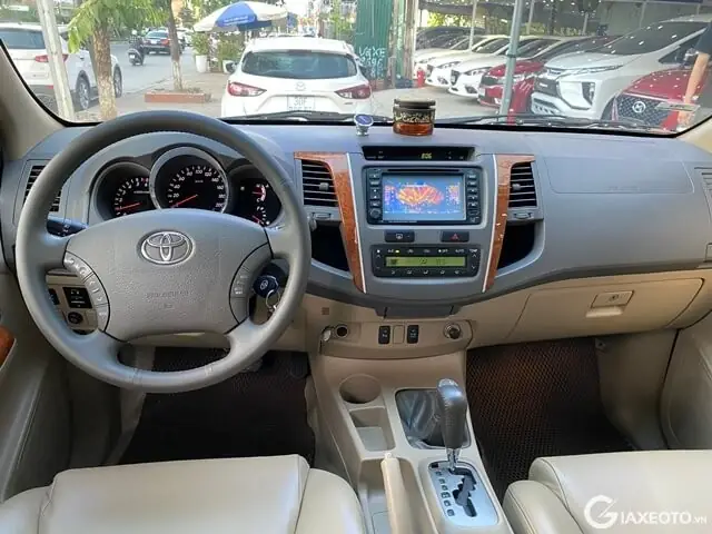 Toyota Fortuner 2009, 2010, 2011, 2012 Cũ (02/2009-03/2012)