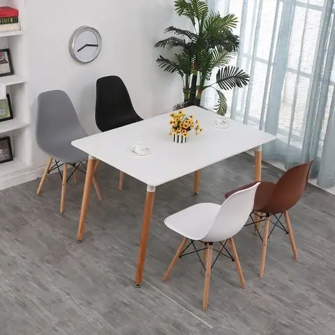 2.2. Ghế Nhựa Nhập Khẩu