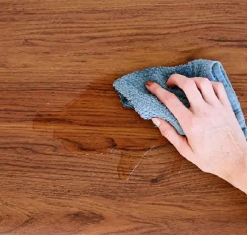 2.4. Dùng Giấm Hoặc Nước Cốt Chanh Để Lau Bề Mặt Gỗ 2.4. Dùng Giấm Hoặc Nước Cốt Chanh Để Lau Bề Mặt Gỗ
