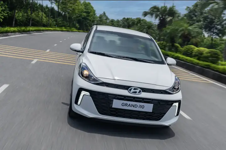 Ngoại Thất Hyundai I10 Sedan 1.2mt Tiêu Chuẩn