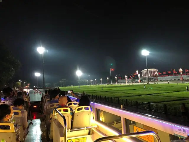 8. Chọn Tour Ban Đêm Để Khám Phá Hà Nội Về Đêm 8. Chọn Tour Ban Đêm Để Khám Phá Hà Nội Về Đêm