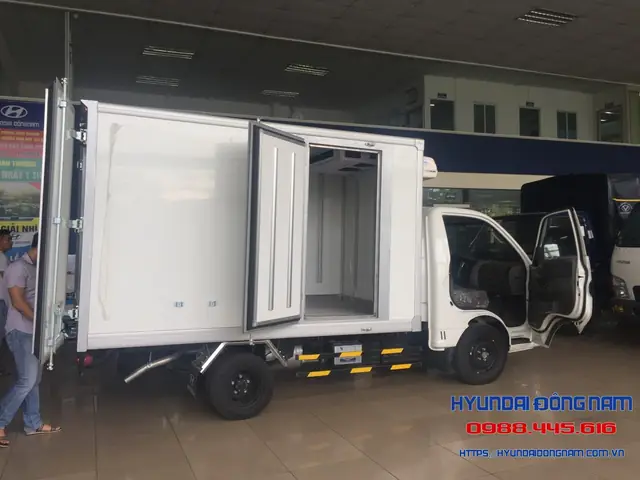 Hyundai Porter 150 Thùng Đông Lạnh 1.5 Tấn Thùng Dài 3m
