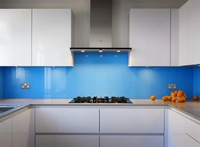 Xu Hướng Sử Dụng Kính Cường Lực Trong Nội Thất Nhà Bếp Hiện Đại
