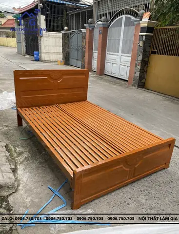 Giường Sắt Hộp Kiểu Gỗ Cao Cấp Mang Đến Một Cái Nhìn Tối Giản Và Tiện Dụng Cho Phòng Ngủ Hoặc Phòng Khách Của Bạn. Khung Giường Được Làm Từ Kim Loại Và Một Lớp Hoàn Thiện Chắc Chắn Giúp Nó Hòa Hợp Với Nhiều Bảng Màu Và Tính Thẩm Mỹ Từ Các Căn Nhà Hiện Đại Cho Đến Cổ Điển. Đầu Giường Và Chân Giường Phù Hợp Với Các Thiết Kế Openwork, Cùng Với Các Điểm Nhấn Trục Chính Thanh Mảnh Tạo Nên Nét Cổ Điển Trong Không Gian Của Bạn.