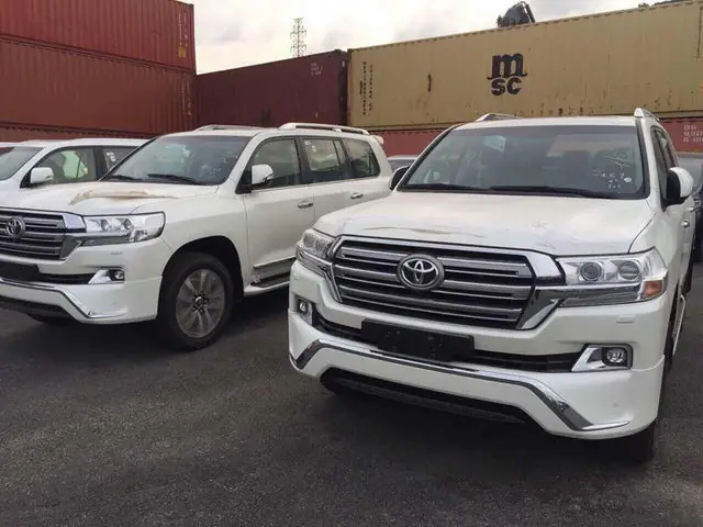 Bản Xe Cập Cảng Việt Nam Được Nhập Khẩu Từ Trung Đông, Dùng Động Cơ V8 4.6l Có Công Suất 304 Mã Lực.
