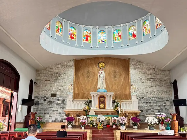 Mọi lo âu của cuộc sống dâng lên Mẹ Fatima