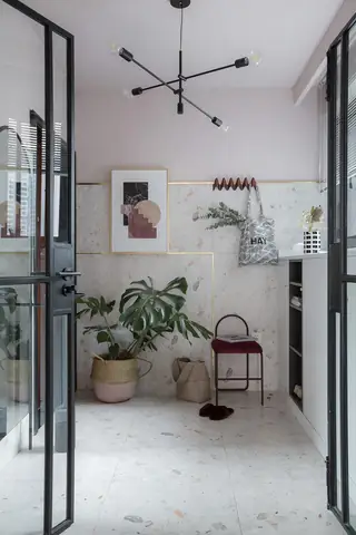 Gạch Terrazzo Tạo Hoa Văn Cho Sàn Và Tường Của Lối Vào Nhà.