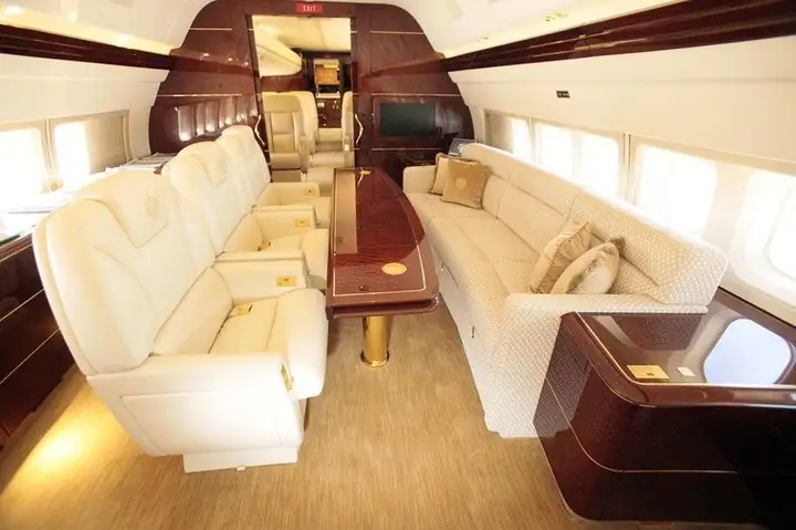 Nội thất máy bay Boeing 777: Khám phá không gian và tiện nghi