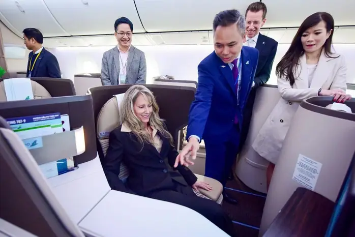 Siêu máy bay Boeing 787-9 Dreamliner mới nhận của Bamboo Airways sẽ bay đường bay nào? - Ảnh 9. Siêu máy bay Boeing 787-9 Dreamliner mới nhận của Bamboo Airways sẽ bay đường bay nào? - Ảnh 9.
