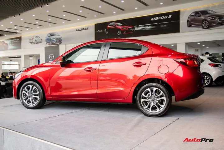 Đánh Giá Nhanh Mazda2 2018: Nước Sơn Mới Đẹp, Nội Thất Cao Cấp Bậc Nhất Phân Khúc - Ảnh 3.