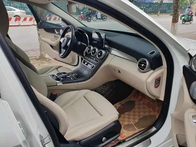 Nội Thất Mercedes C200 2018
