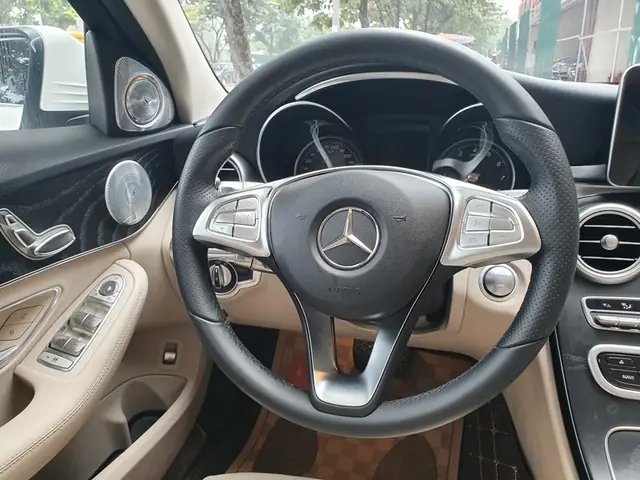 Nội Thất Mercedes C200 2018