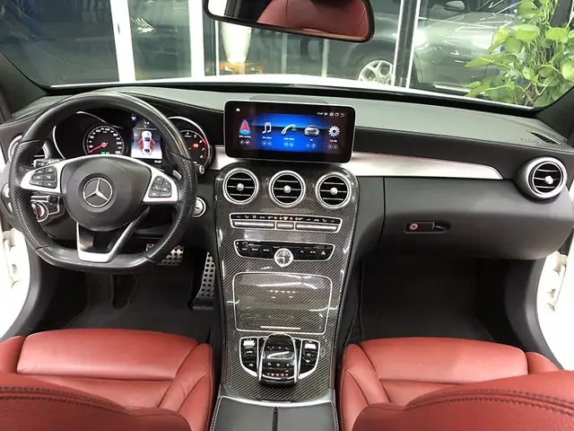Nội Thất Mercedes C300 Amg 2018 Có Điểm Gì Cuốn Hút?