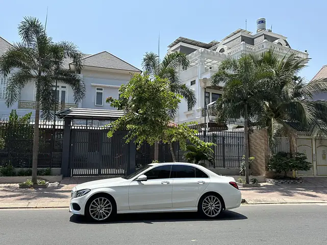Ngoại Thất C300 Amg Thể Thao Đường Phố Đúng Chất Ngoại Thất C300 Amg Thể Thao Đường Phố Đúng Chất