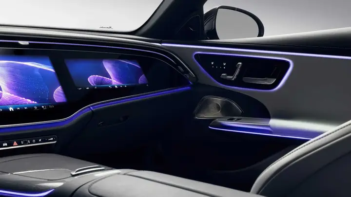 Một số hình ảnh khác của nội thất Mercedes-Benz E-Class đời mới đã được công bố: