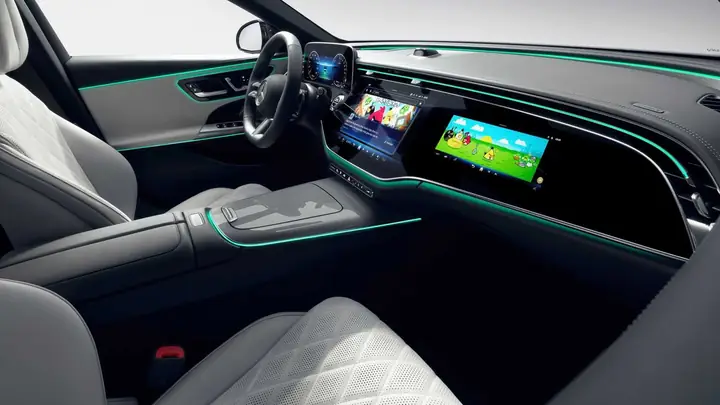 Một số hình ảnh khác của nội thất Mercedes-Benz E-Class đời mới đã được công bố: