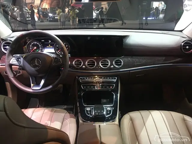 Nội thất, tiện nghi xe Mercedes E250