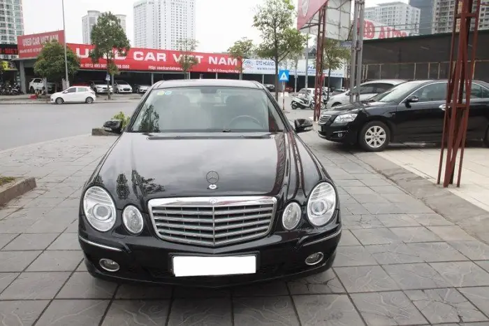 Tổng Quan Nội Thất Mercedes C200 2006: Thiết Kế Và Tiện Nghi