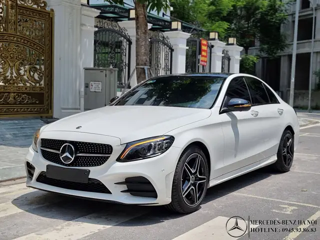 SO SÁNH TỔNG QUAN MERCEDES C200 EXCLUSIVE VÀ MERCEDES C300 AMG