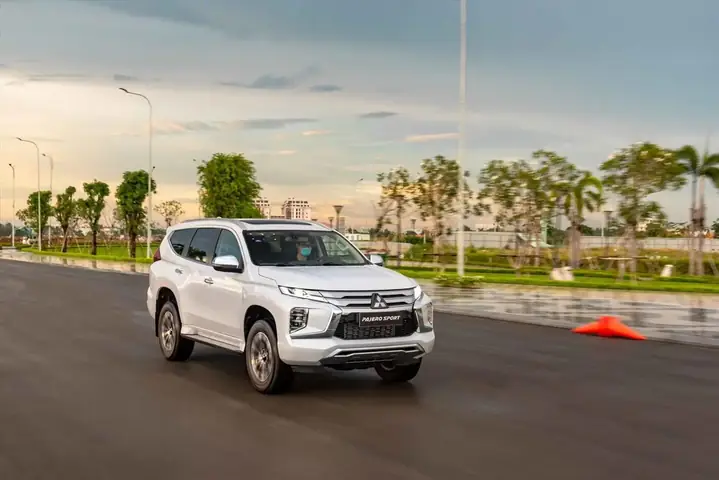 BẢNG GIÁ XE PAJERO SPORT - CHƯƠNG TRÌNH KHUYẾN MÃI THÁNG 06