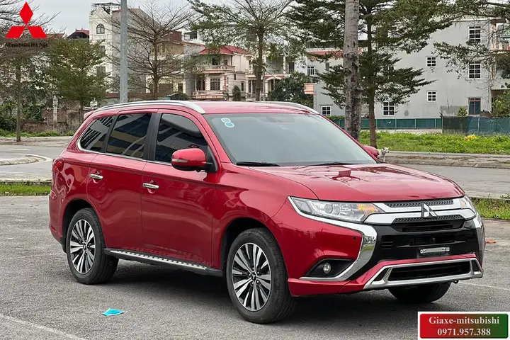 Xe Mitsubishi Outlander 2024 Màu Đỏ Xe Mitsubishi Outlander 2024 Màu Đỏ