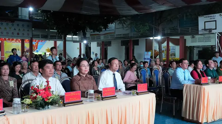 Nội Thất Mỹ Nghệ Sắt Trung Ngọc Hồ Chí Minh