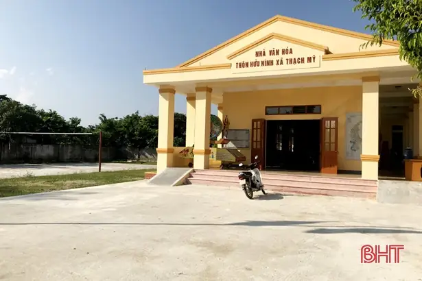 (Baohatinh.vn) - Thời gian qua, huyện Lộc Hà (Hà Tĩnh) đã huy động các nguồn xã hội hóa, lồng ghép, bố trí ngân sách để đầu tư xây dựng, nâng cấp hàng chục nhà văn hóa thôn, đáp ứng nhu cầu sinh hoạt cho bà con nhân dân.