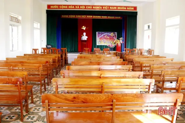 (Baohatinh.vn) - Thời gian qua, huyện Lộc Hà (Hà Tĩnh) đã huy động các nguồn xã hội hóa, lồng ghép, bố trí ngân sách để đầu tư xây dựng, nâng cấp hàng chục nhà văn hóa thôn, đáp ứng nhu cầu sinh hoạt cho bà con nhân dân.