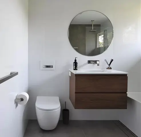 Trong thực tế có không ít gia chủ mắc phải sai lầm khi lựa chọn gạch ốp tường cho nhà vệ sinh nhỏ khiến không gian này càng trở nên chật hẹp, bí bách. Dưới đây là TOP mẫu gạch ốp tường nhà vệ sinh nhỏ đẹp ấn tượng mà bạn có thể tham khảo. Qua đó có thể lựa chọn cho công trình mẫu gạch phù hợp nhất, mang đến cho không gian nhà vệ sinh vẻ đẹp hiện đại, thoáng đãng và thoải mái hơn. Trong thực tế có không ít gia chủ mắc phải sai lầm khi lựa chọn gạch ốp tường cho nhà vệ sinh nhỏ khiến không gian này càng trở nên chật hẹp, bí bách. Dưới đây là TOP mẫu gạch ốp tường nhà vệ sinh nhỏ đẹp ấn tượng mà bạn có thể tham khảo. Qua đó có thể lựa chọn cho công trình mẫu gạch phù hợp nhất, mang đến cho không gian nhà vệ sinh vẻ đẹp hiện đại, thoáng đãng và thoải mái hơn.