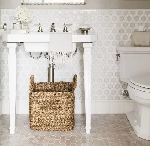 Trong thực tế có không ít gia chủ mắc phải sai lầm khi lựa chọn gạch ốp tường cho nhà vệ sinh nhỏ khiến không gian này càng trở nên chật hẹp, bí bách. Dưới đây là TOP mẫu gạch ốp tường nhà vệ sinh nhỏ đẹp ấn tượng mà bạn có thể tham khảo. Qua đó có thể lựa chọn cho công trình mẫu gạch phù hợp nhất, mang đến cho không gian nhà vệ sinh vẻ đẹp hiện đại, thoáng đãng và thoải mái hơn. Trong thực tế có không ít gia chủ mắc phải sai lầm khi lựa chọn gạch ốp tường cho nhà vệ sinh nhỏ khiến không gian này càng trở nên chật hẹp, bí bách. Dưới đây là TOP mẫu gạch ốp tường nhà vệ sinh nhỏ đẹp ấn tượng mà bạn có thể tham khảo. Qua đó có thể lựa chọn cho công trình mẫu gạch phù hợp nhất, mang đến cho không gian nhà vệ sinh vẻ đẹp hiện đại, thoáng đãng và thoải mái hơn.