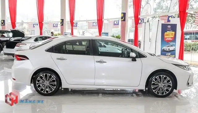 Về phần thân xe Altis