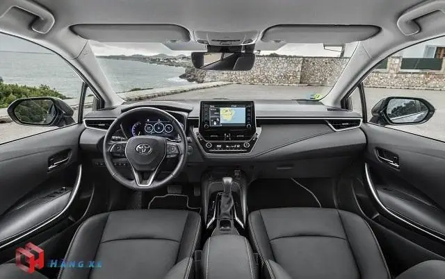 Nội thất tổng quan của Altis 1.8HV Hybrid