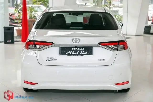 Phần đuôi xe Toyota Altis 2024