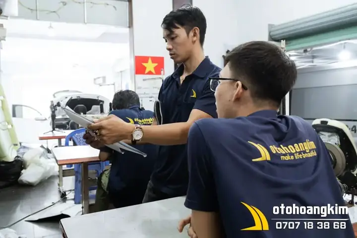 3.2. Học nội thất ô tô may bọc 3.2. Học nội thất ô tô may bọc