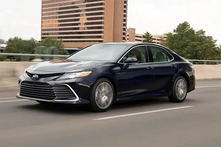 Toyota Camry. Ảnh: Carbuzz.