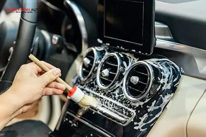 Lý Do Cần Dọn Nội Thất Ô Tô Chuyên Nghiệp Định Kỳ